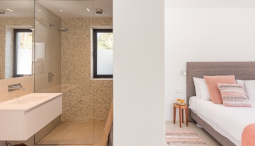 Resa estate modern villa for sale ibiza first line north bedroom bath .jpg